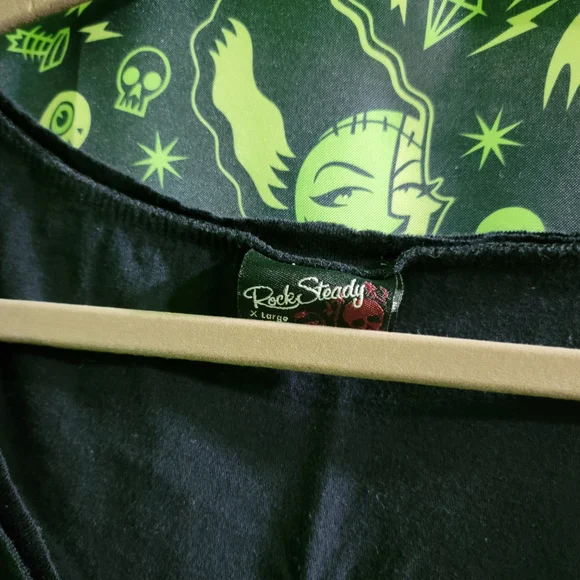 RARE Rock Steady Frankenstein Stich Heart Bat Wing Spider Web Tattoo V Neck Tee - Picture 3 of 4